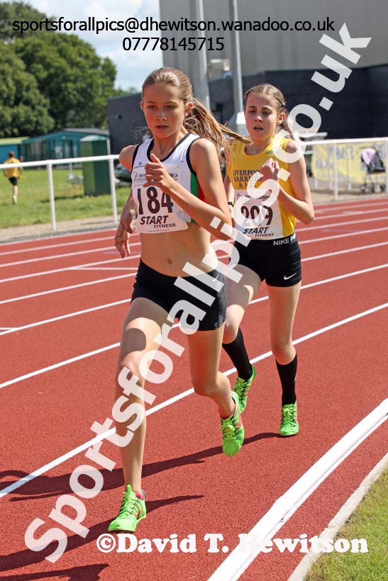 Under-15 girls 1500 metres. Photo: David T. Hewitson/Sports for All Pics